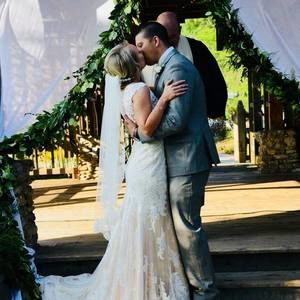 Meet your Posher, Hally